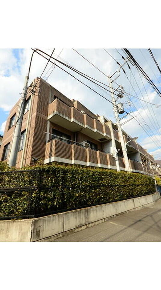 ラ・ファミーユ弐番館