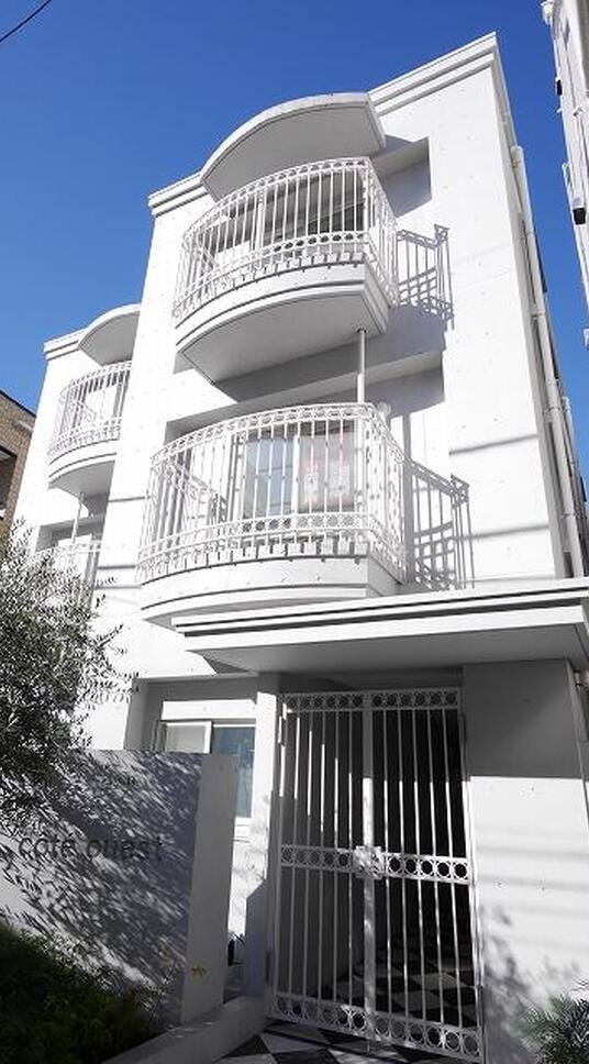 コート・ウエスト