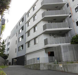 コスモリード新宿余丁町