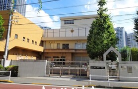 新宿西戸山中学校