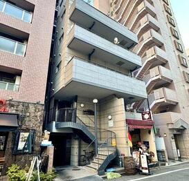 レイランド・アザブ